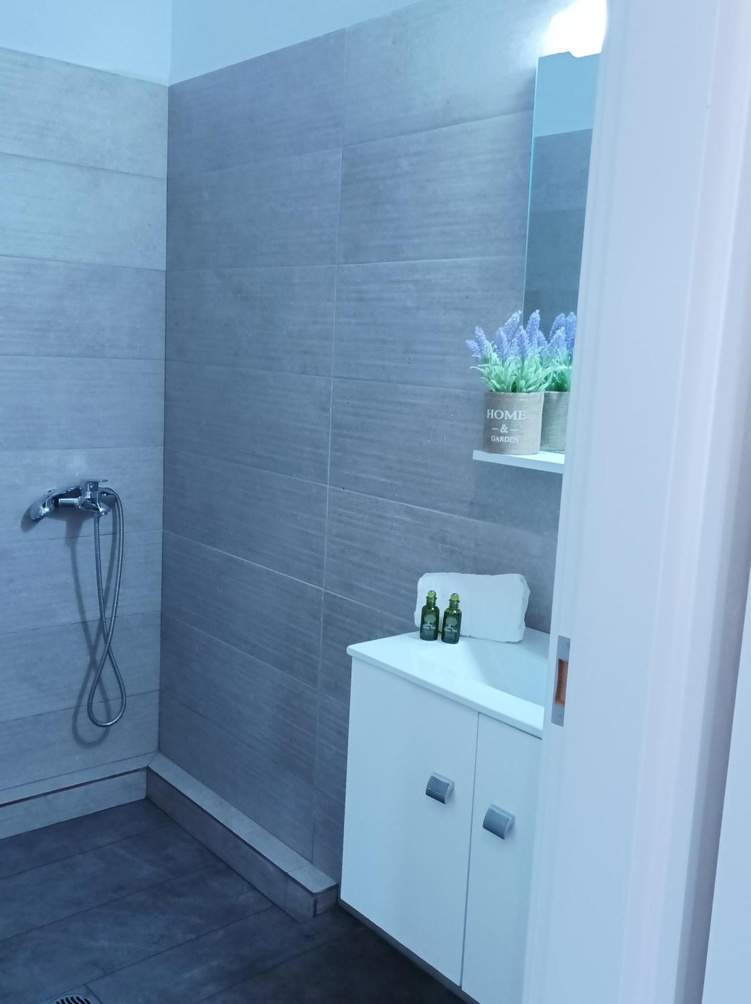 V&E'S Apartments Pigadhia  Ngoại thất bức ảnh